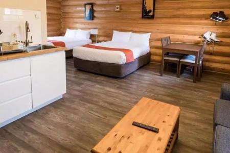 Glacier House & Resort - 3