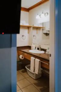 Glacier House & Resort - 147