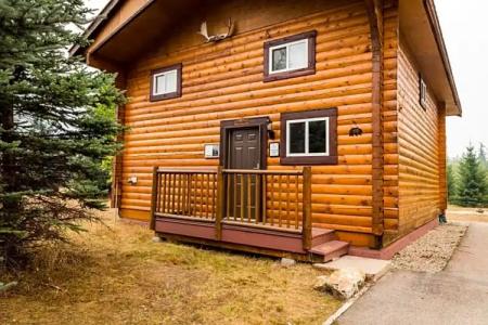 Glacier House & Resort - 38