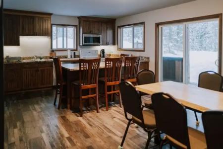 Glacier House & Resort - 125