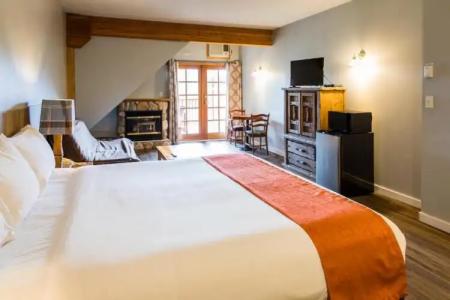 Glacier House & Resort - 102