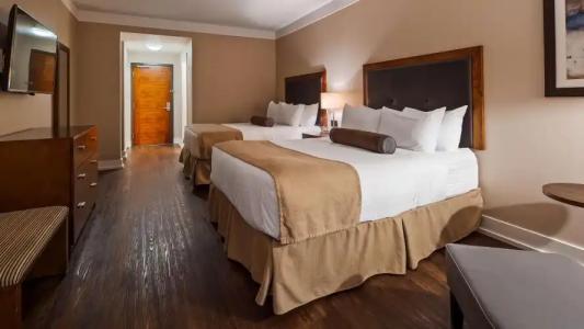 Best Western Plus Revelstoke - 39