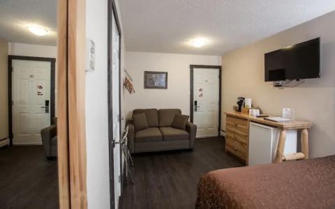 Swiss Chalet Motel - 107