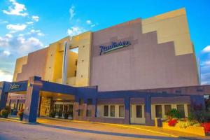 Radisson Hotel & Suites Red Deer, Red Deer