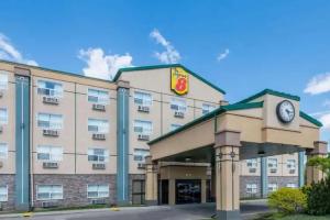 Super 8 by Wyndham Red Deer City Centre, Red Deer