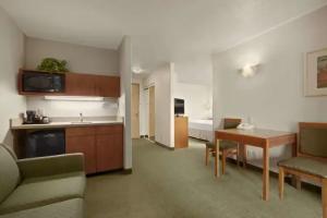 Days Inn by Wyndham Red Deer, Red Deer