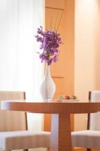 Carlton Downtown - 102