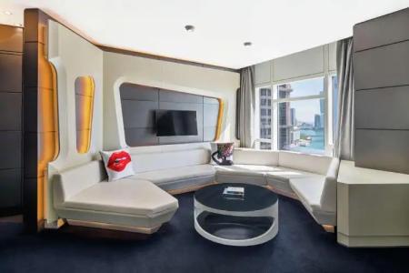 V Dubai, Curio Collection by Hilton - 140