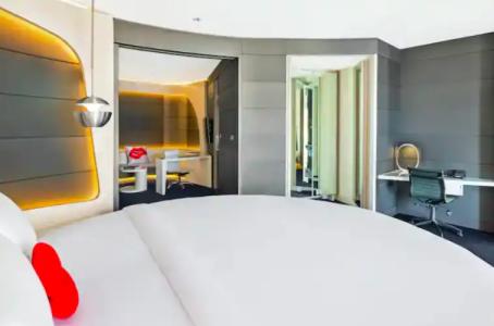 V Dubai, Curio Collection by Hilton - 128