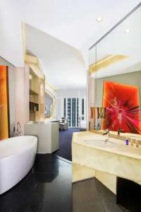 V Dubai, Curio Collection by Hilton - 103