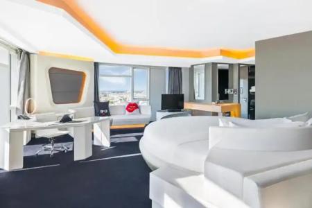 V Dubai, Curio Collection by Hilton - 145