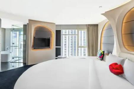 V Dubai, Curio Collection by Hilton - 124