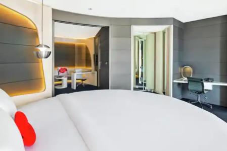 V Dubai, Curio Collection by Hilton - 125