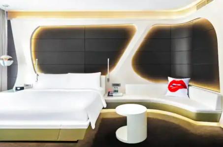 V Dubai, Curio Collection by Hilton - 149