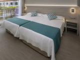 Double room with balcony and with partial sea view