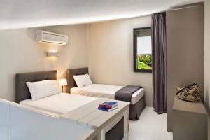 Sani Woods Studios & Apartments, Sani Beach