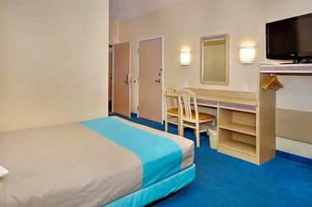 Motel 6-Peterborough, ON - 18