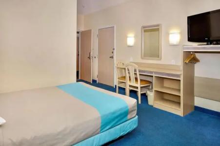 Motel 6-Peterborough, ON - 3