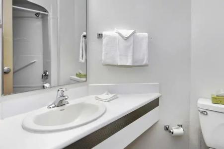 Motel 6-Peterborough, ON - 8