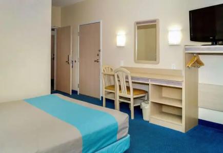 Motel 6-Peterborough, ON - 5