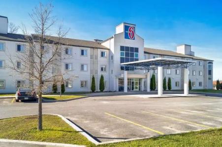 Motel 6-Peterborough, ON - 16