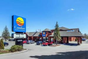 Comfort Hotel & Suites Peterborough, Peterborough