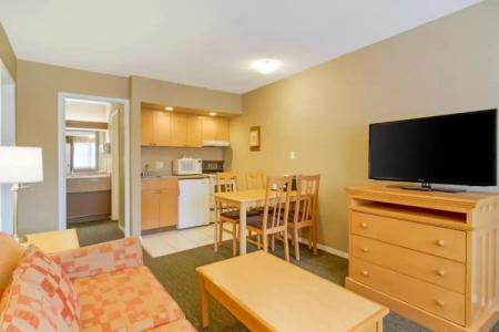 Econo Lodge Inn & Suites - North Vancouver - 142