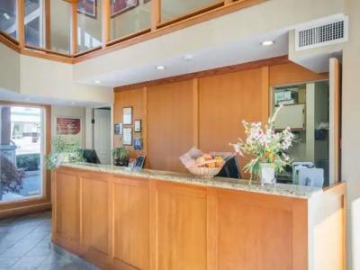 Econo Lodge Inn & Suites - North Vancouver - 22