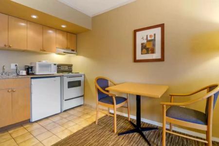 Econo Lodge Inn & Suites - North Vancouver - 118