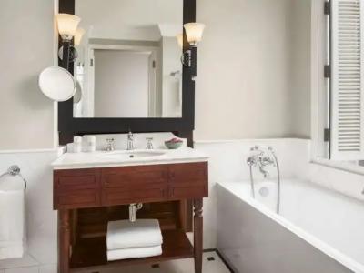 Raffles Le Royal - 73