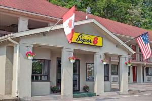 Super 8 North of the Falls, Niagara Falls