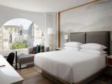 Standard Club room with park view
