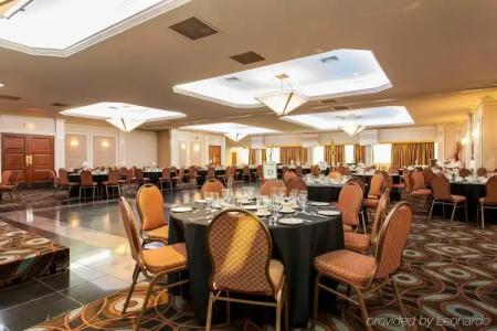 Universel Montréal - 28