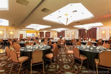 Universel Montréal - 27