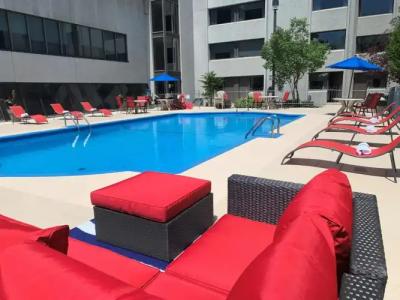 Universel Montréal - 16