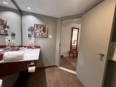 Universel Montréal - 8