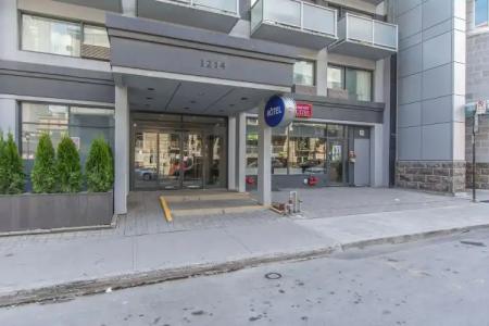 Comfort Suites Downtown - 8