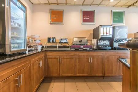 Comfort Suites Downtown - 33