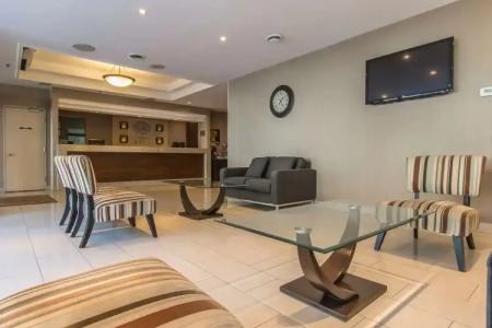 Comfort Suites Downtown - 13