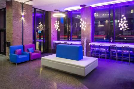 Travelodge by Wyndham Montreal Centre - 1