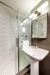 Travelodge by Wyndham Montreal Centre - 36