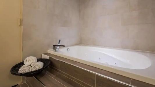 Best Western Plus Toronto Airport - 17