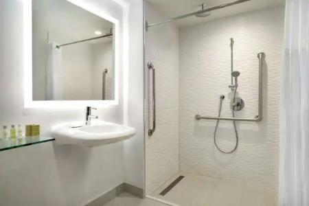 DoubleTree by Hilton Toronto Airport West - 7