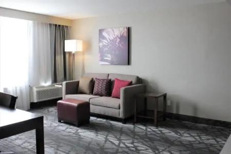 DoubleTree by Hilton Toronto Airport West - 38