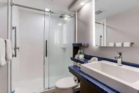 GLō Best Western Mississauga Corporate Centre - 43