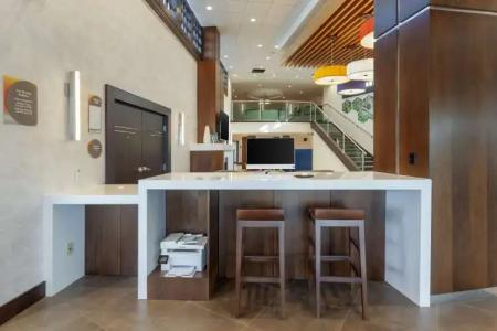 GLō Best Western Mississauga Corporate Centre - 3