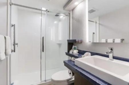 GLō Best Western Mississauga Corporate Centre - 55