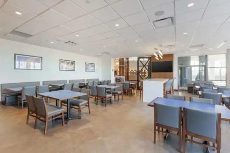 GLō Best Western Mississauga Corporate Centre - 35