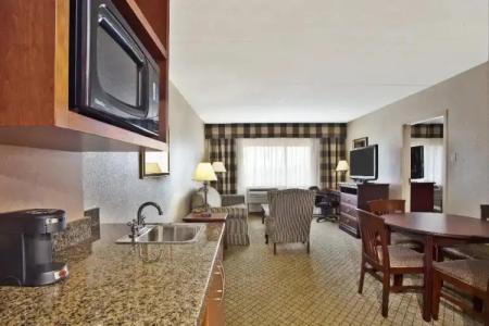 GLō Best Western Mississauga Corporate Centre - 38