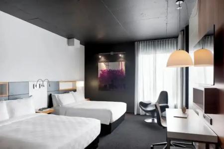 Alt Toronto Airport - 29